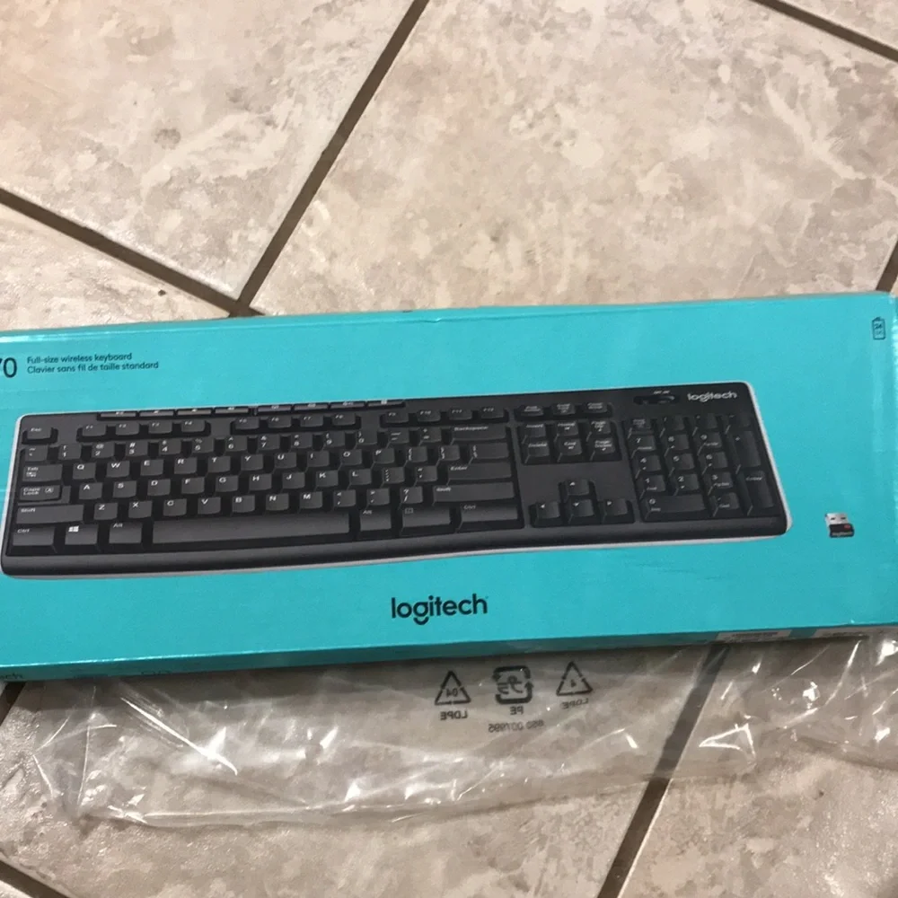 🥳Host Pick🥳NWOT Logitech Full-size Wireless Keyboard